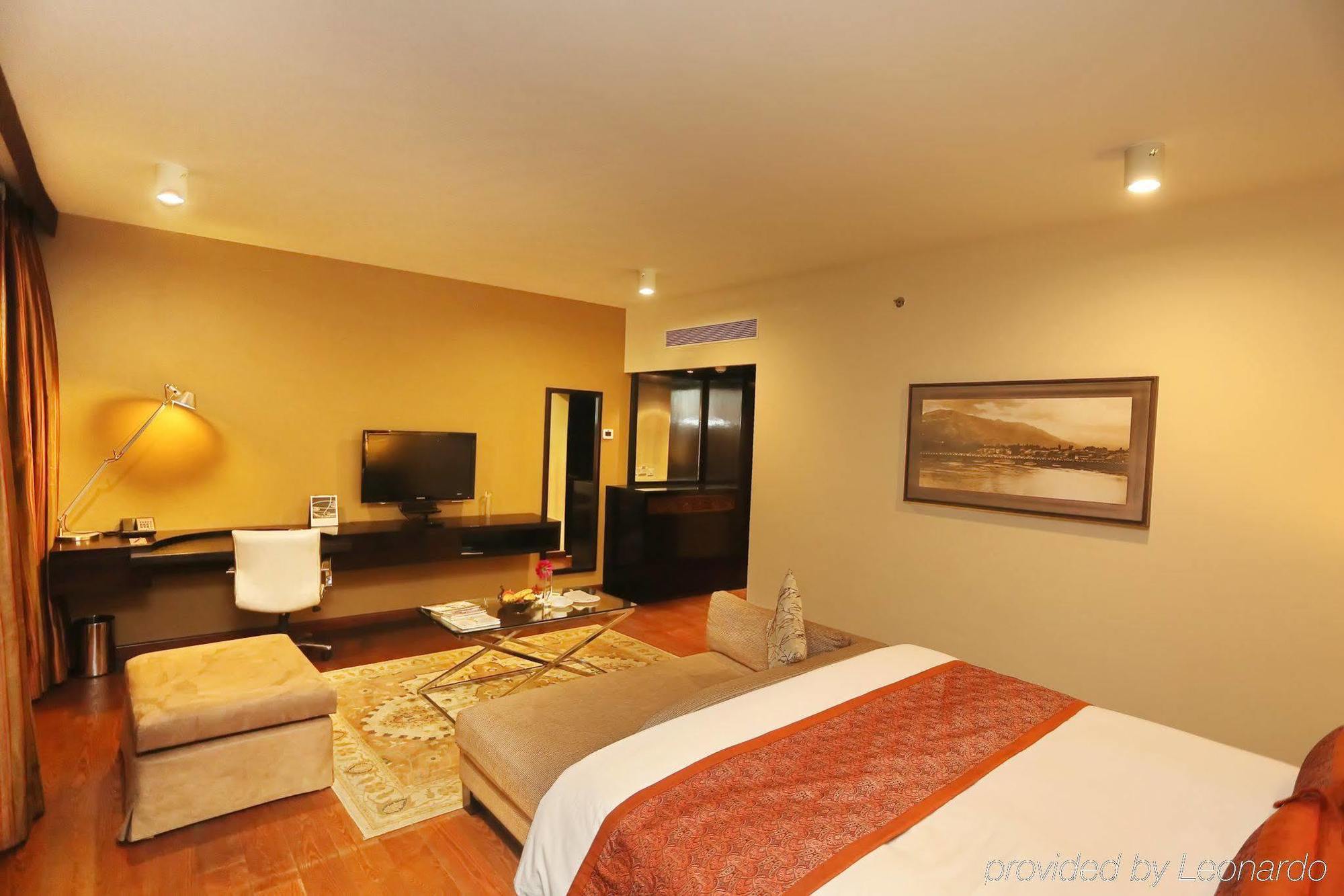 Taj Dal View Srinagar Hotel Екстериор снимка